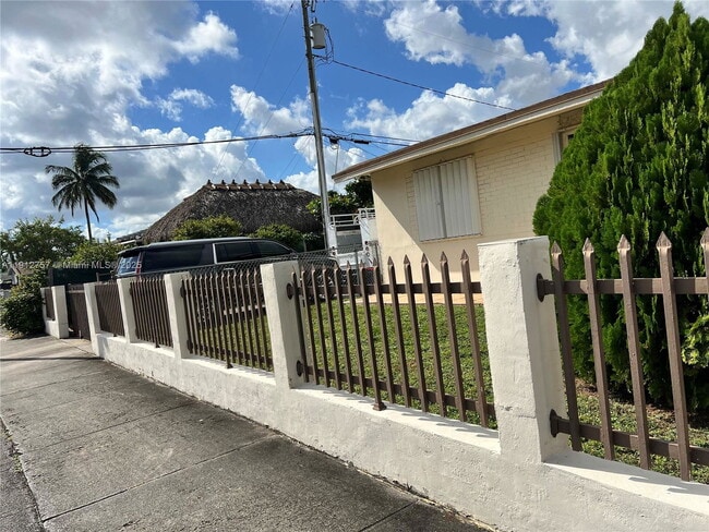 Photo - 120 SW 68th Ave