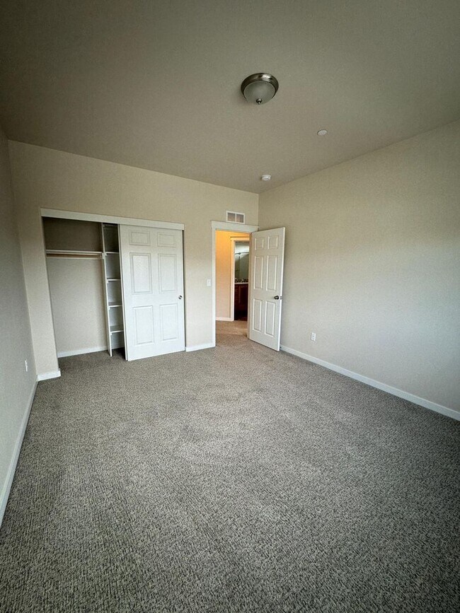 Photo - Spacious Duplex in Badger Mountain South
