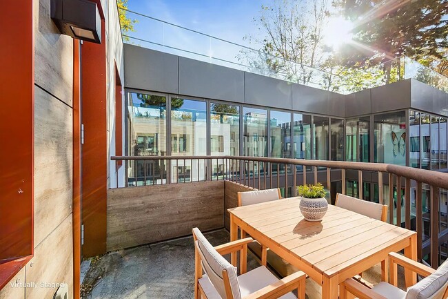 Building Photo - 123 Melrose St