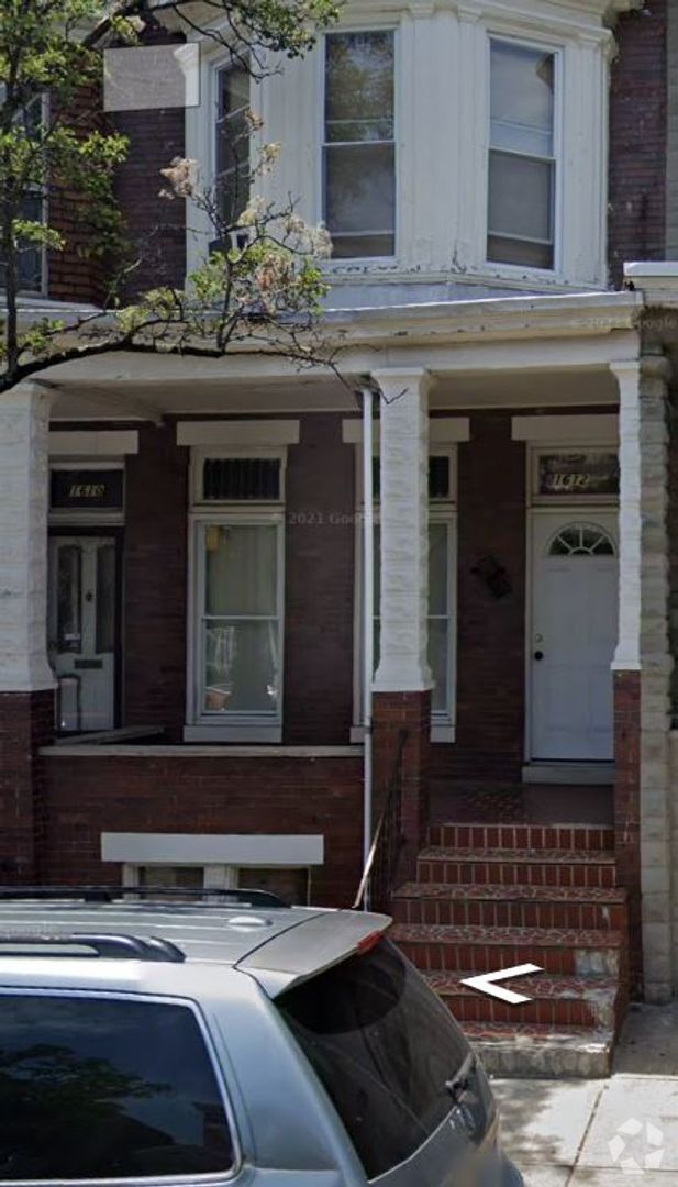 Building Photo - 3 BEDROOM 2 BATHROOM HUGE TOWNHOUSE FOR RE...