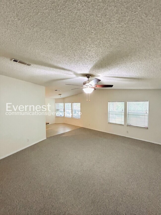 Photo - 16028 Psenka St