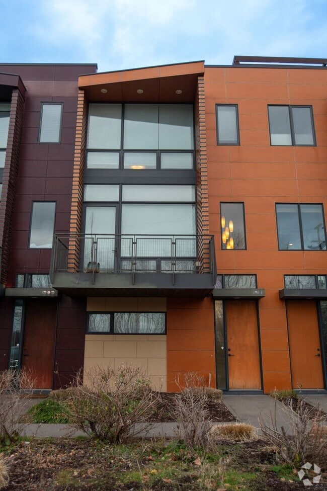 Building Photo - 1911 E 119th St Rental