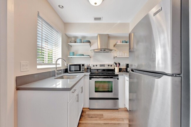 Photo - 3208 Marine Dr