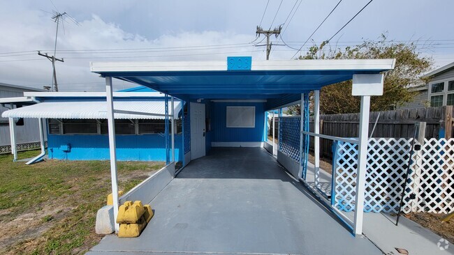 Building Photo - Freshly Updated 3 bed/ 2 bath Mobile Home ...