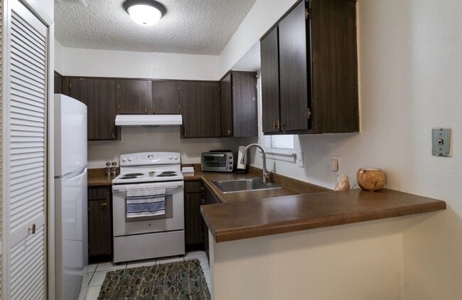 Building Photo - 923 Vance Jackson Rd Unit 708