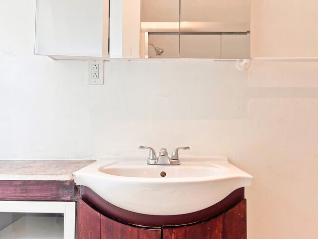 Photo - 5818 Hobart St Unit APT3