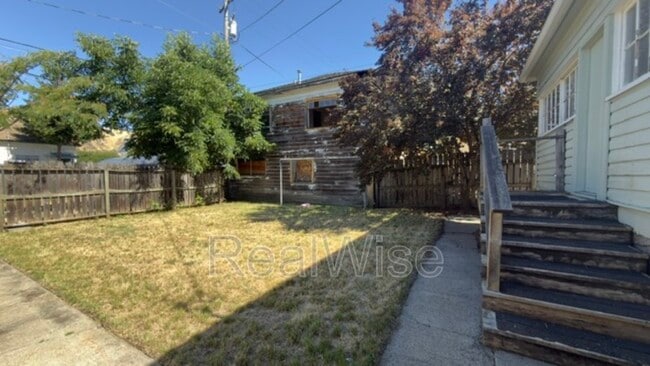 Photo - 1416 SE Pine St