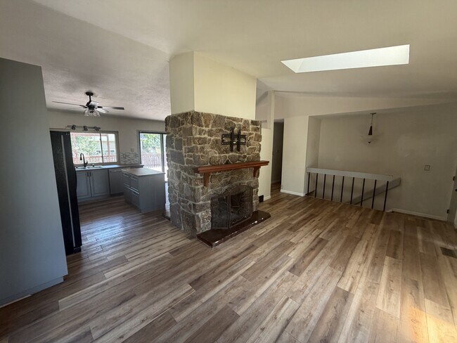 Photo - 3819 Midsummer Ln S