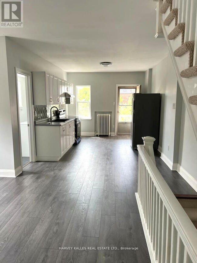 Photo - 202 Major St