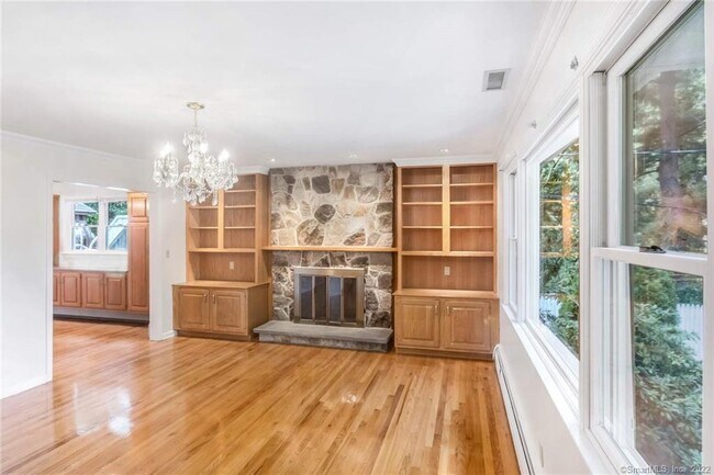 Photo - 143 Ponus Ave