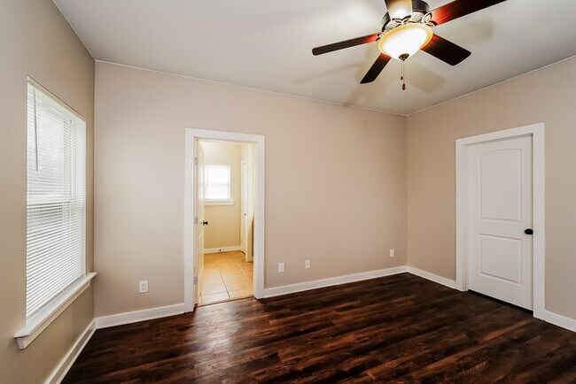 Photo - 245 Hathaway Ln