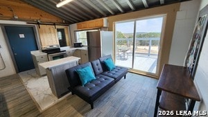 Photo - 560 Mountain Dr