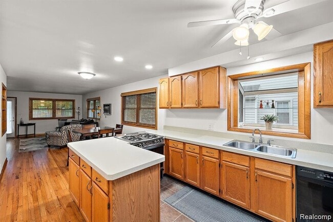 Photo - 836 Miller Ave