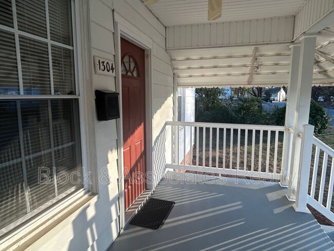 Photo - 1304 Bogart St