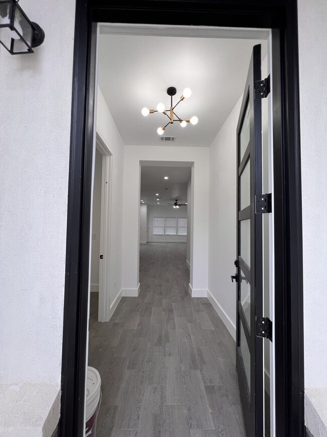 Photo - 506 E Bryson Ave