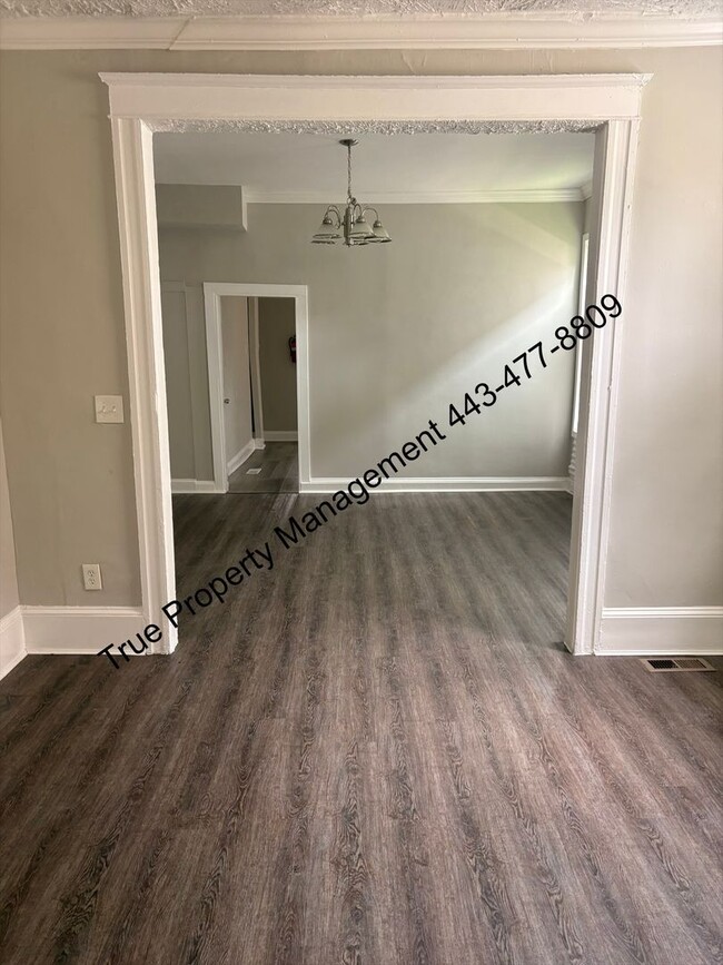 Photo - Spacious 5 Bedroom Home with Large Backyard & In-Unit Washer/Dryer