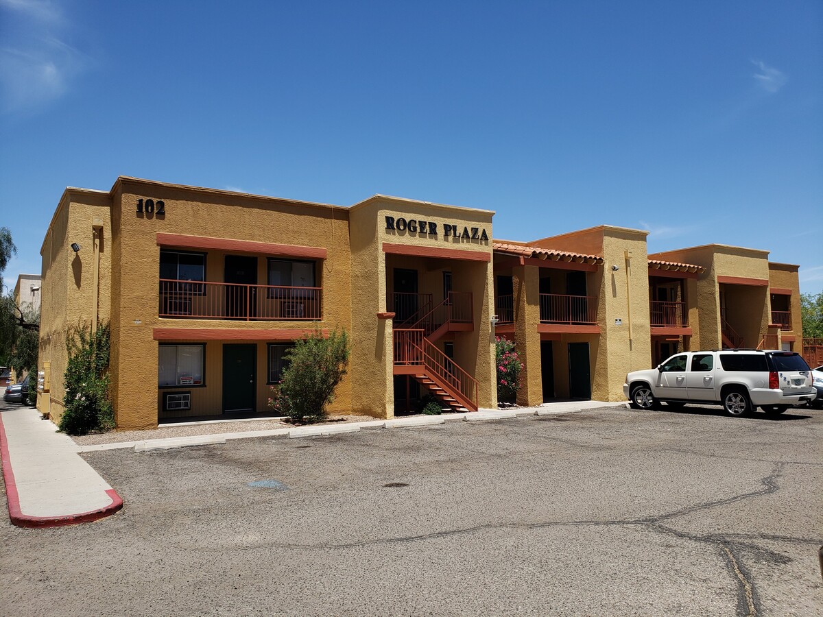 Roger Plaza Apartments - Roger Plaza Apartments