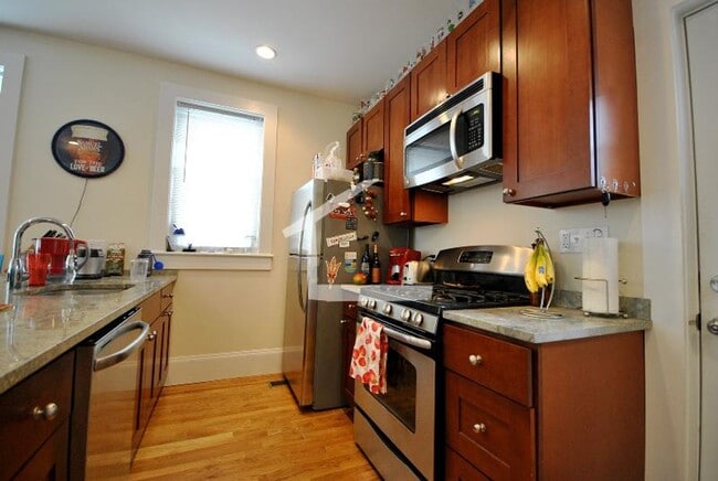 Building Photo - 6 Larose Pl