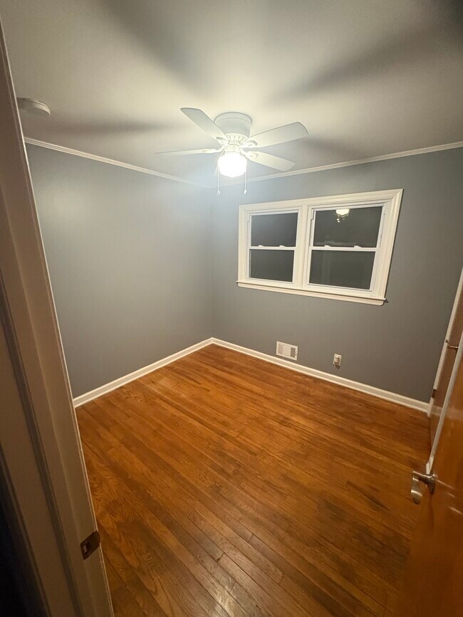 Photo - 648 E 6th St