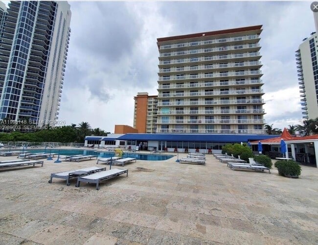 Photo - 19201 Collins Ave Unidad 302