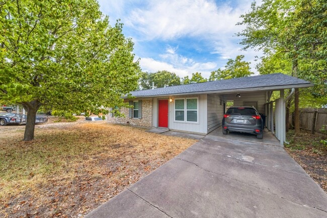 Photo - 205 Chippendale Ave
