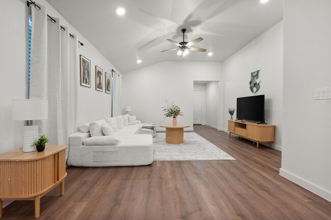 Photo - 2163 Langford Ave