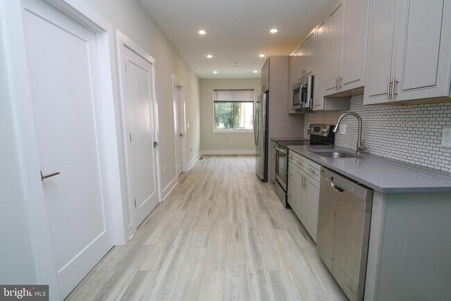 Building Photo - 3718 Haverford Ave Unit 2F