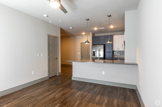 1BR, 1BA - 799SF - Living Room