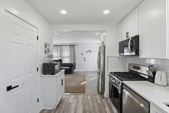 Planta abierta - 1900 Pratt Ave