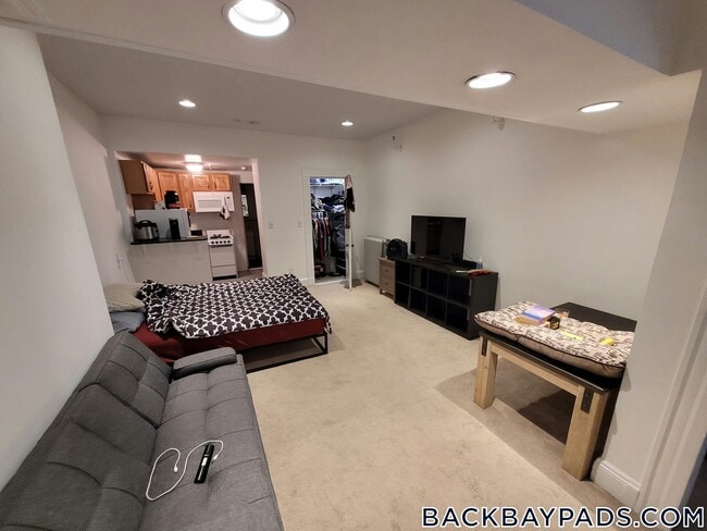 Building Photo - 379 Commonwealth Ave Unit 2