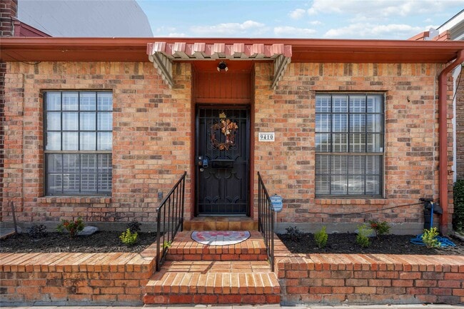 Photo - 9410 Stonehouse Ln