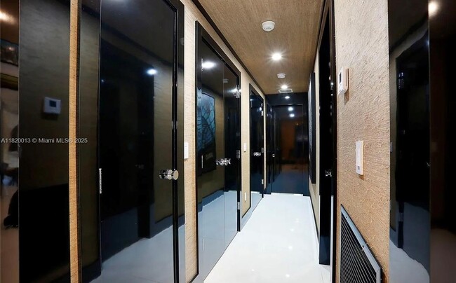 Photo - 6611 Leonardo St