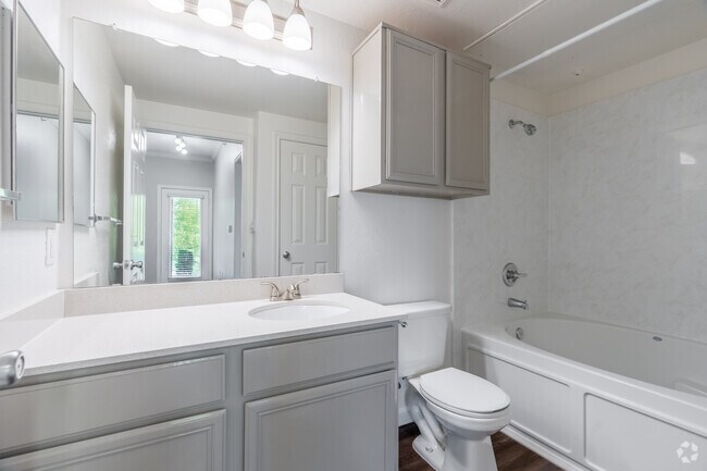 1 habitación, 1 baño - 808 pies cuadrados - Baño