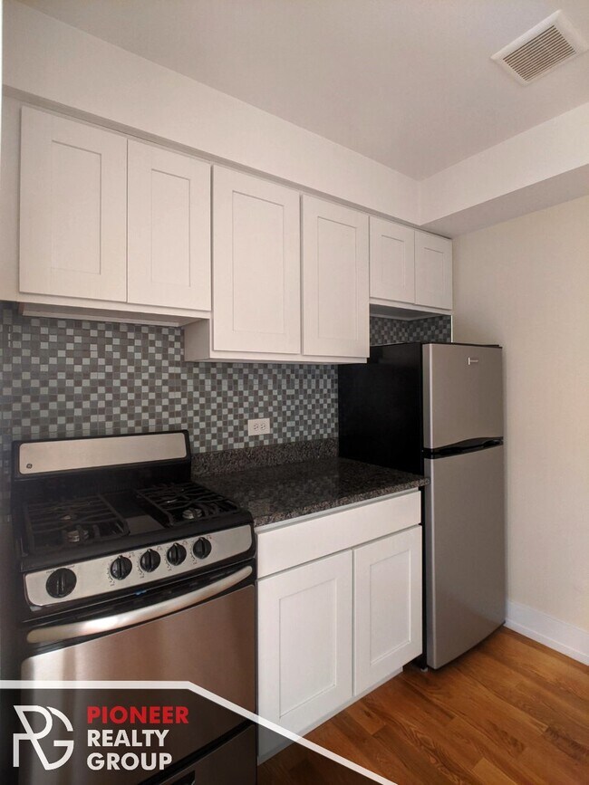 Photo - 563 W Arlington Pl