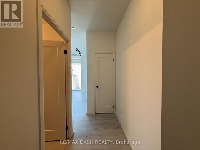 Photo - 280 Dundas St W Unit 901