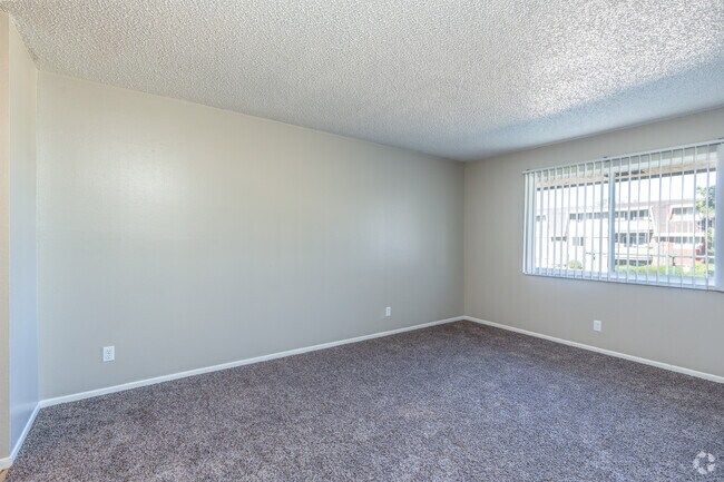 2BR, 1BA - 950SF - Primary Bedroom