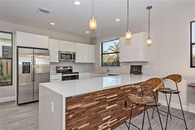 Photo - 1101 NE 3rd Ave