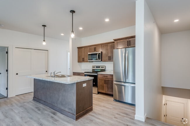 2 BR, 2 BA - 1,080SF