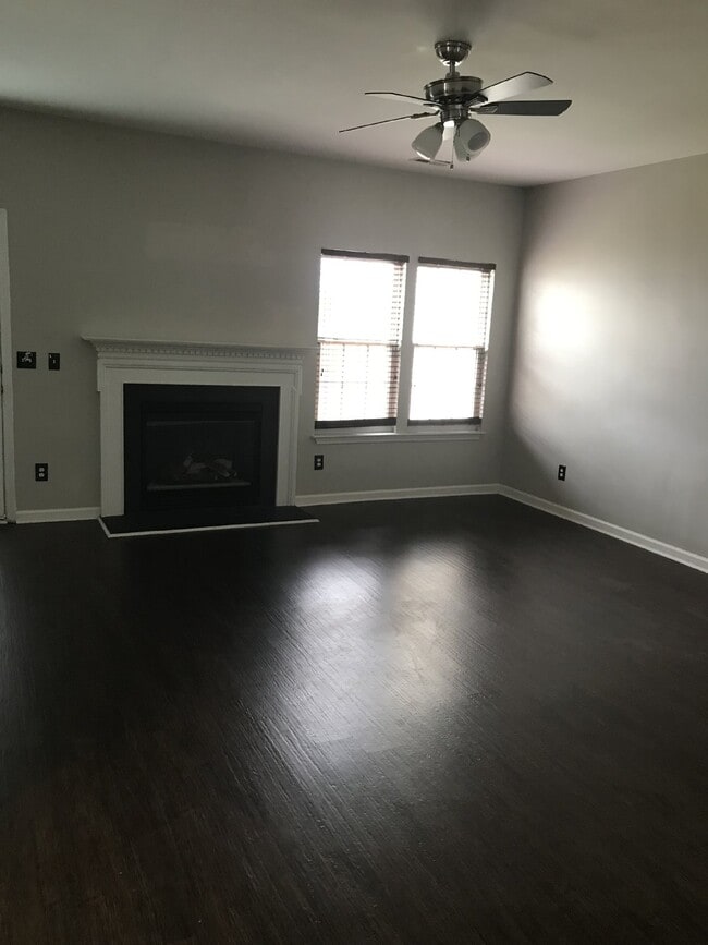 Photo - 209 Summerston Pl