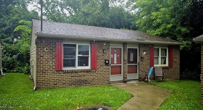 Building Photo - 31 1/2 Elm St Unit c1