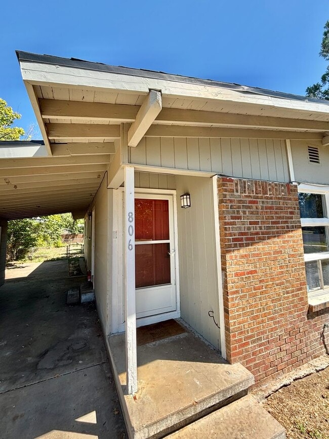 Photo - NOW AVAILABLE - 3 Bedroom home!