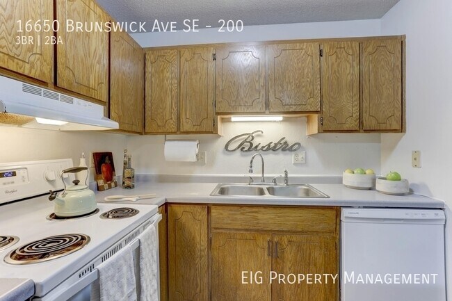 Photo - 16650 Brunswick Ave SE Unidad 200