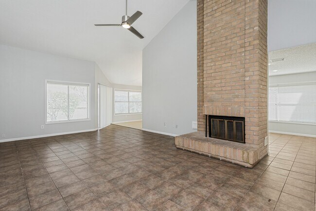Photo - 2015 Braesmeadow Ln
