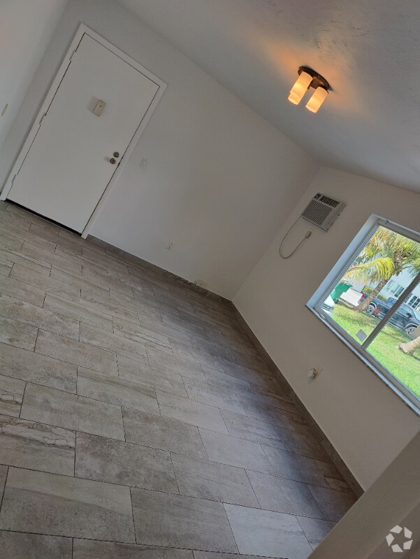 Building Photo - 7839 N Bayshore Dr Unit 1 Rental
