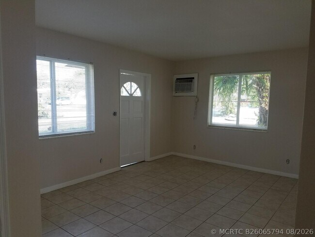Photo - 300 SW 10th Ave
