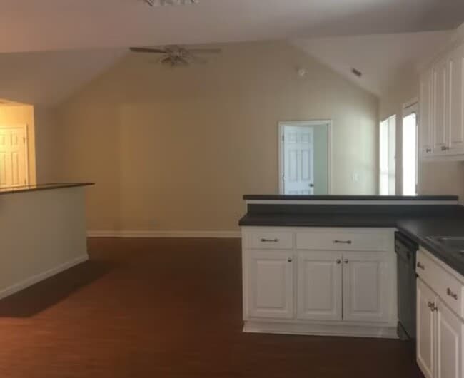 Photo - 807 King Arthur Dr