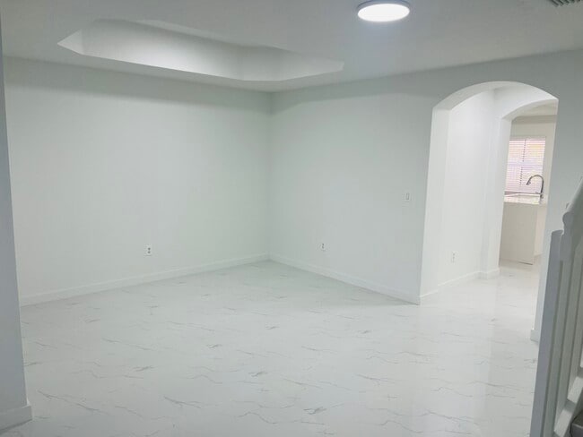 Photo - 4934 White Mangrove Way E