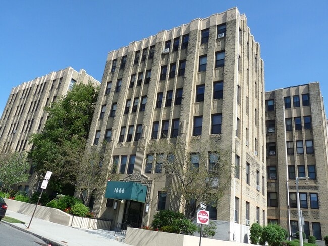 Building Photo - 1666 Commonwealth Ave Unit 45