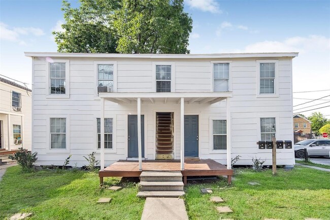 Building Photo - 1911 Benson St Unit 2 Rental
