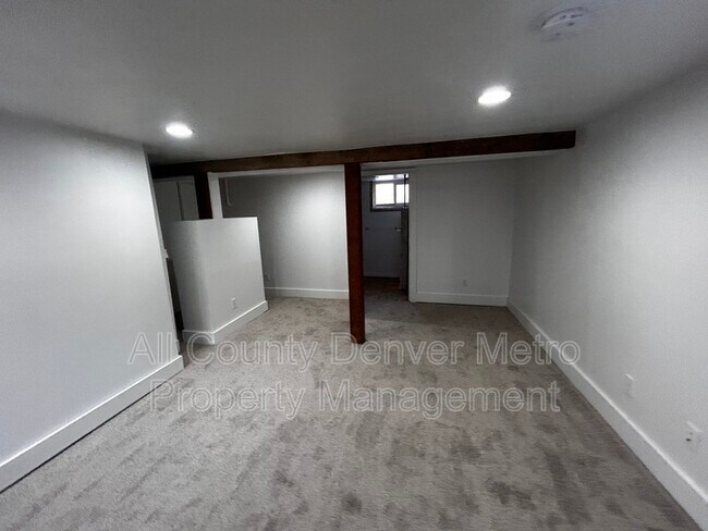 Photo - 3774 Yates St